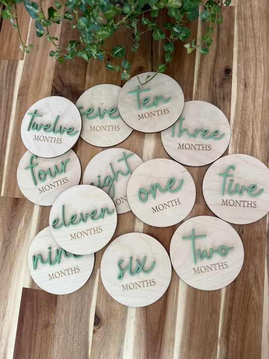 Baby monthly milestone signs